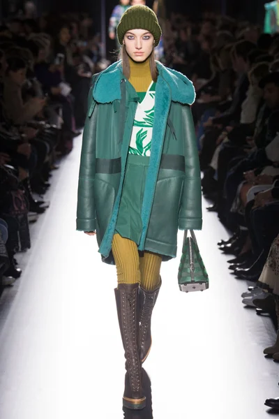 Look 28